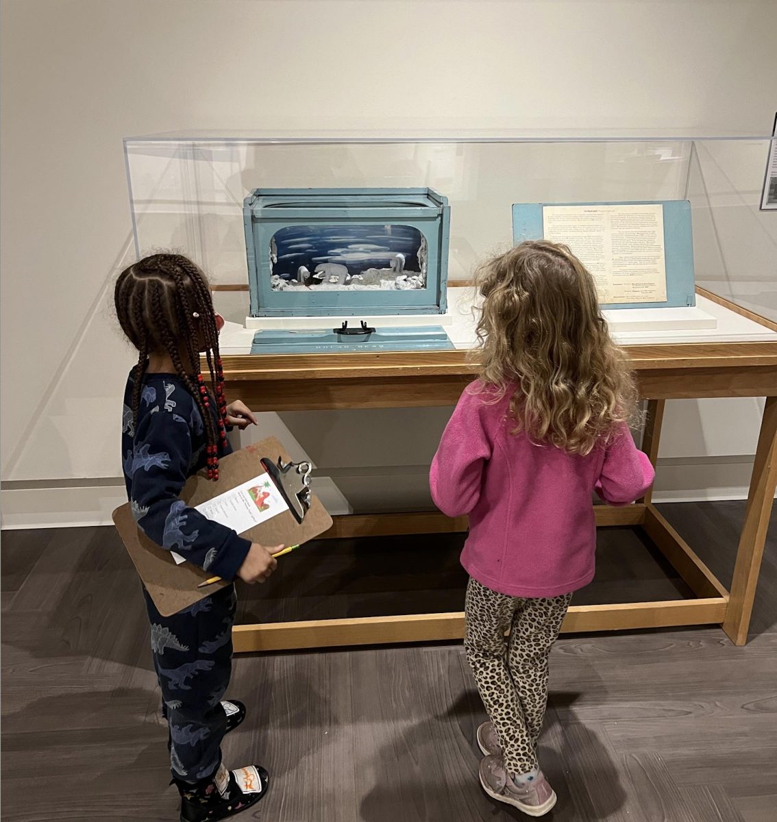 2 children looking at art